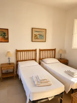 Sicily Pop-Up Coliving with Your Travel Friend x BeetCommunity | 2 Week – Shared Room