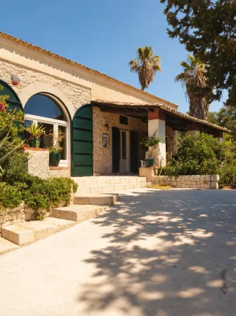 A Weekend in Punta Secca with an International Community